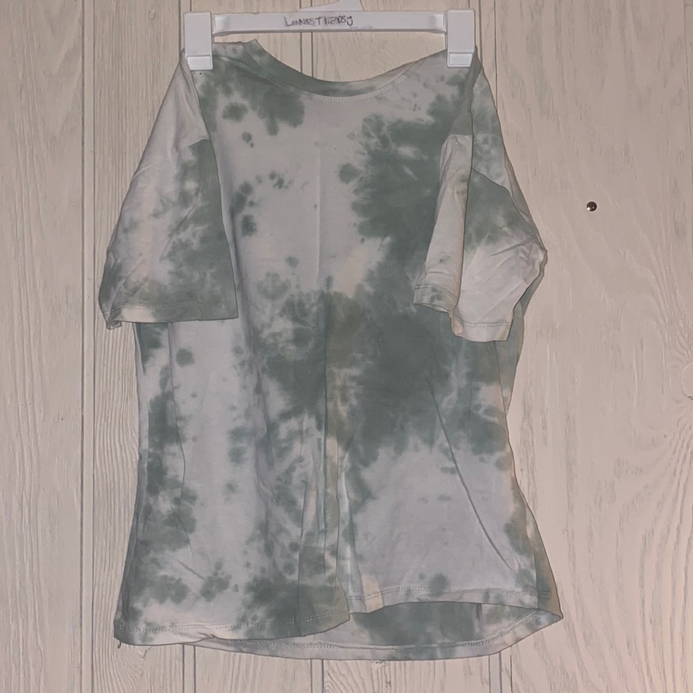 Super Comfy like new Tshirt from Target! Adorable greenish blue tie dye and soft
